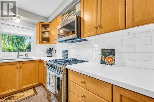 111 Magnolia Crescent, Grimsby, ON - Indoor Photo Showing Kitchen