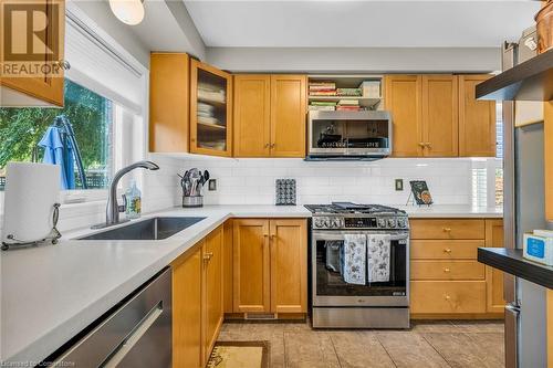 111 Magnolia Crescent, Grimsby, ON - Indoor Photo Showing Kitchen