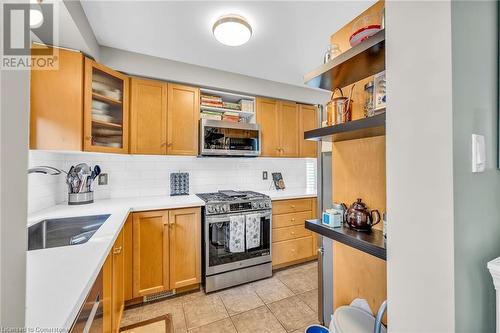 111 Magnolia Crescent, Grimsby, ON - Indoor Photo Showing Kitchen