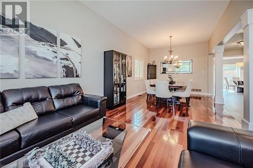 990 Upper Kenilworth Avenue, Hamilton, ON - Indoor Photo Showing Living Room