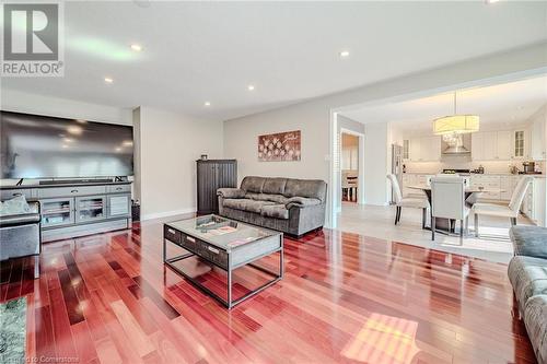 990 Upper Kenilworth Avenue, Hamilton, ON - Indoor Photo Showing Living Room