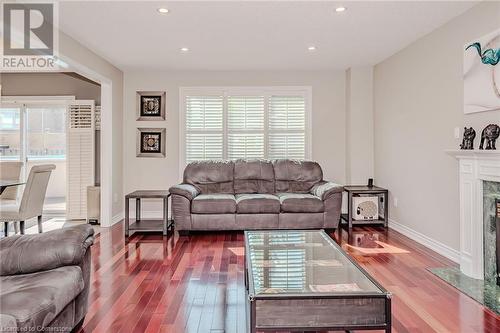 990 Upper Kenilworth Avenue, Hamilton, ON - Indoor Photo Showing Living Room With Fireplace