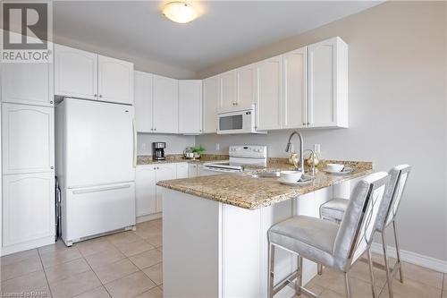 254 Galloway Trail, Welland, ON - Indoor Photo Showing Kitchen