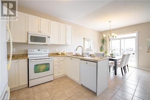 254 Galloway Trail, Welland, ON - Indoor Photo Showing Kitchen