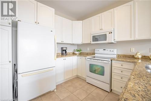 254 Galloway Trail, Welland, ON - Indoor Photo Showing Kitchen