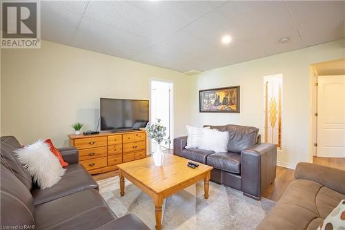 254 Galloway Trail, Welland, ON - Indoor Photo Showing Living Room