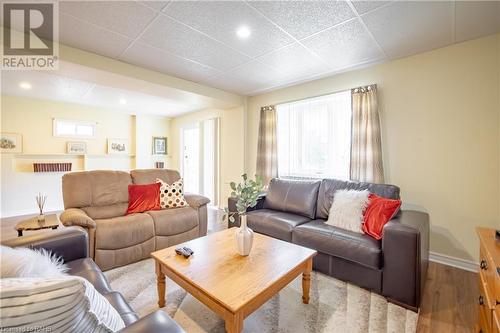 254 Galloway Trail, Welland, ON - Indoor Photo Showing Living Room