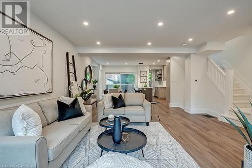 94 Dromore Crescent, Hamilton, ON - Indoor Photo Showing Living Room