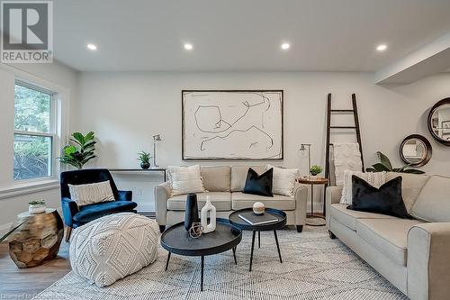 94 Dromore Crescent, Hamilton, ON - Indoor Photo Showing Living Room