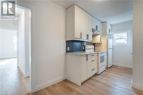 263 Kensington Avenue N, Hamilton, ON - Indoor Photo Showing Kitchen