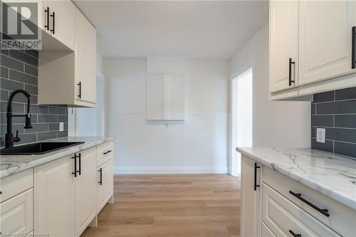 263 Kensington Avenue N, Hamilton, ON - Indoor Photo Showing Kitchen