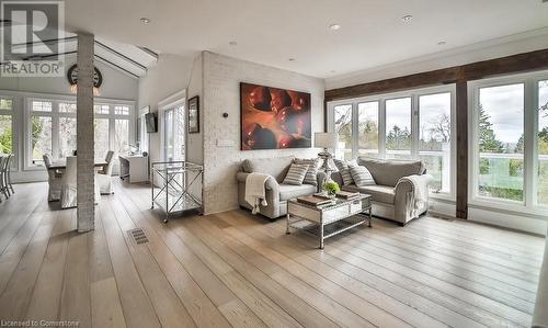 4028 Millar Crescent, Burlington, ON - Indoor Photo Showing Living Room