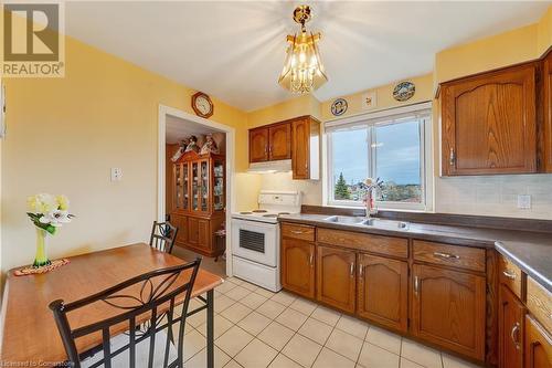 386 Highway #8 Unit# 301, Stoney Creek, ON - Indoor Photo Showing Kitchen