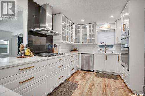 108 Saskatchewan Crescent W, Saskatoon, SK - Indoor Photo Showing Kitchen