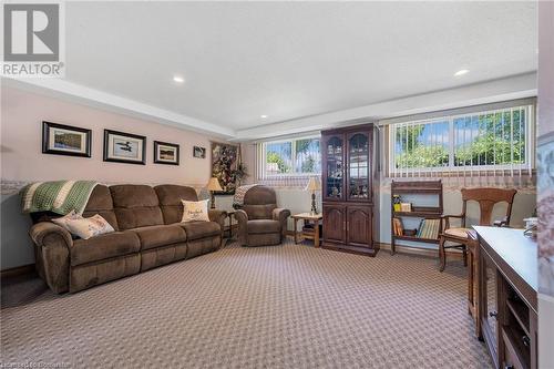 54 Valley Road, St. Catharines, ON - Indoor Photo Showing Living Room