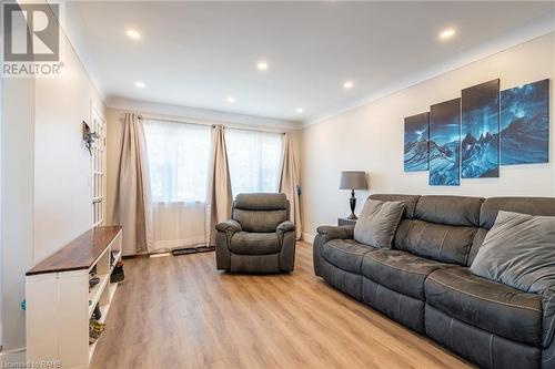 39 Dunsdon Street, Brantford, ON - Indoor Photo Showing Living Room