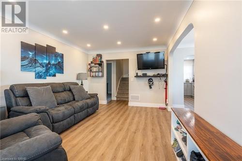 39 Dunsdon Street, Brantford, ON - Indoor Photo Showing Living Room