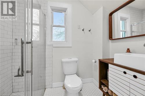 109 Beach Road, Hamilton, ON - Indoor Photo Showing Bathroom