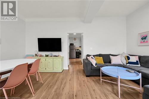 109 Beach Road, Hamilton, ON - Indoor Photo Showing Living Room