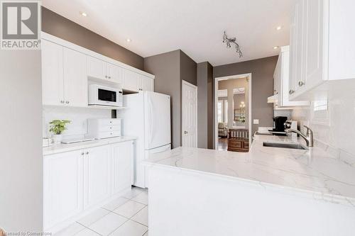 2243 Turnberry Road Unit# 41, Burlington, ON - Indoor Photo Showing Kitchen