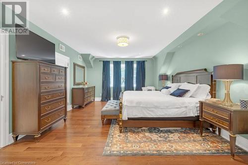 1059 Scenic Drive, Hamilton, ON - Indoor Photo Showing Bedroom