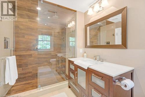 1059 Scenic Drive, Hamilton, ON - Indoor Photo Showing Bathroom