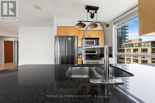 603 - 219 Fort York Boulevard, Toronto (Niagara), ON - Indoor Photo Showing Kitchen With Double Sink