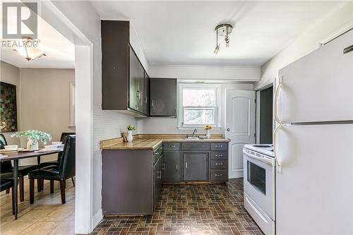 1440 Hawthorne Drive, Sudbury, ON - Indoor Photo Showing Kitchen