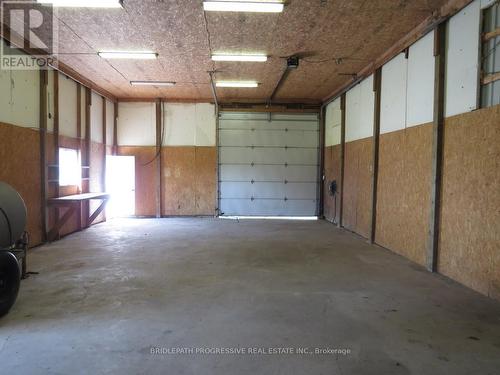 5193 Wellington 125 Road, Erin, ON - Indoor Photo Showing Garage