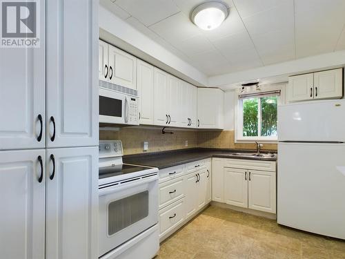 1190 N 2Nd Avenue, Williams Lake, BC - Indoor Photo Showing Kitchen With Double Sink