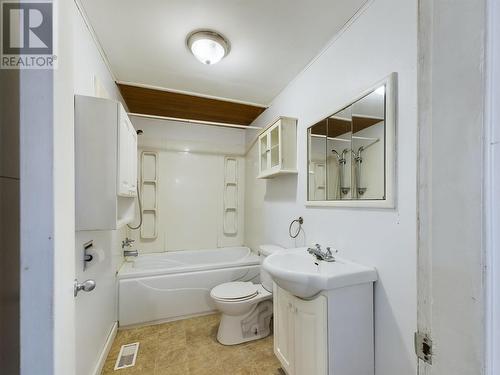 1190 N 2Nd Avenue, Williams Lake, BC - Indoor Photo Showing Bathroom