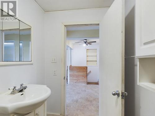 1190 N 2Nd Avenue, Williams Lake, BC - Indoor Photo Showing Bathroom