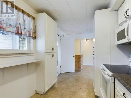 1190 N 2Nd Avenue, Williams Lake, BC - Indoor Photo Showing Kitchen