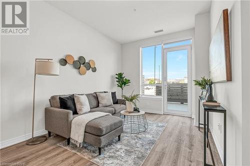 121 #8 Highway Unit# 102, Hamilton, ON - Indoor Photo Showing Living Room