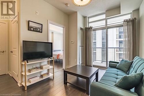 85 Robinson Street Unit# 908, Hamilton, ON - Indoor Photo Showing Living Room