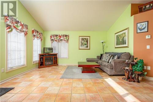 57 Talbot Avenue, Welland, ON - Indoor Photo Showing Living Room