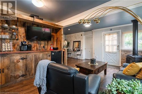 37 Gainsborough Road, Hamilton, ON - Indoor Photo Showing Living Room