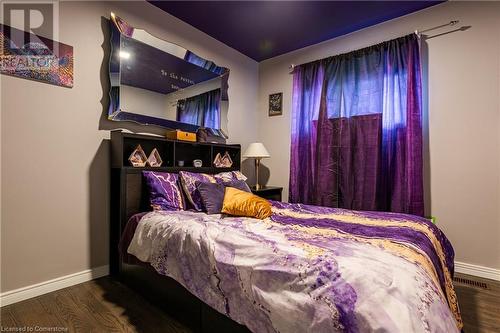 37 Gainsborough Road, Hamilton, ON - Indoor Photo Showing Bedroom