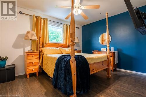 37 Gainsborough Road, Hamilton, ON - Indoor Photo Showing Bedroom