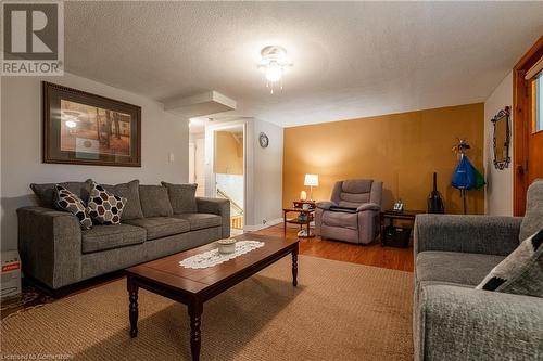 37 Gainsborough Road, Hamilton, ON - Indoor Photo Showing Living Room