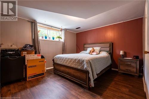 37 Gainsborough Road, Hamilton, ON - Indoor Photo Showing Bedroom