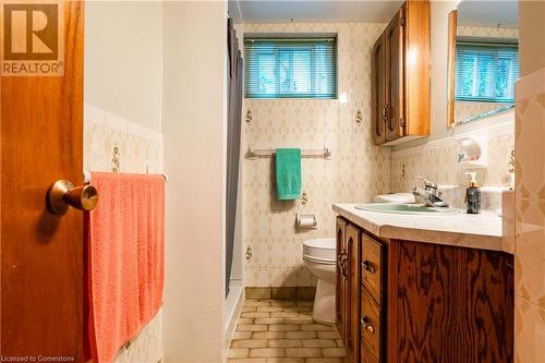 37 Gainsborough Road, Hamilton, ON - Indoor Photo Showing Bathroom