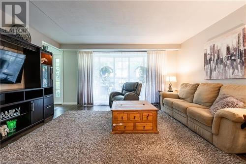 37 Gainsborough Road, Hamilton, ON - Indoor Photo Showing Living Room