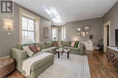 54 Bruce Street, Cambridge, ON - Indoor Photo Showing Living Room