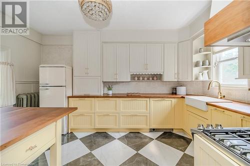 54 Bruce Street, Cambridge, ON - Indoor Photo Showing Kitchen