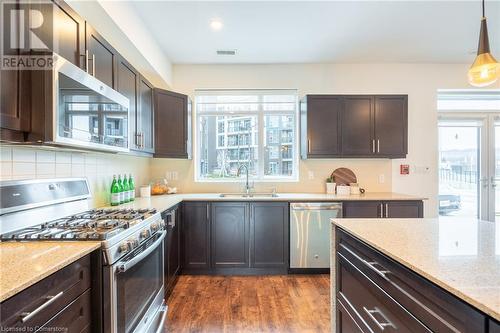 4 Concord Place, Grimsby, ON - Indoor Photo Showing Kitchen With Upgraded Kitchen