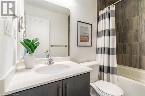 4 Concord Place, Grimsby, ON - Indoor Photo Showing Bathroom