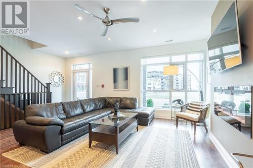 4 Concord Place, Grimsby, ON - Indoor Photo Showing Living Room