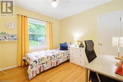 183 Grove Park Drive, Burlington, ON - Indoor Photo Showing Bedroom