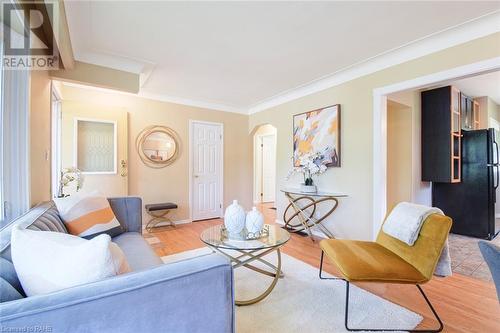 183 Grove Park Drive, Burlington, ON - Indoor Photo Showing Living Room